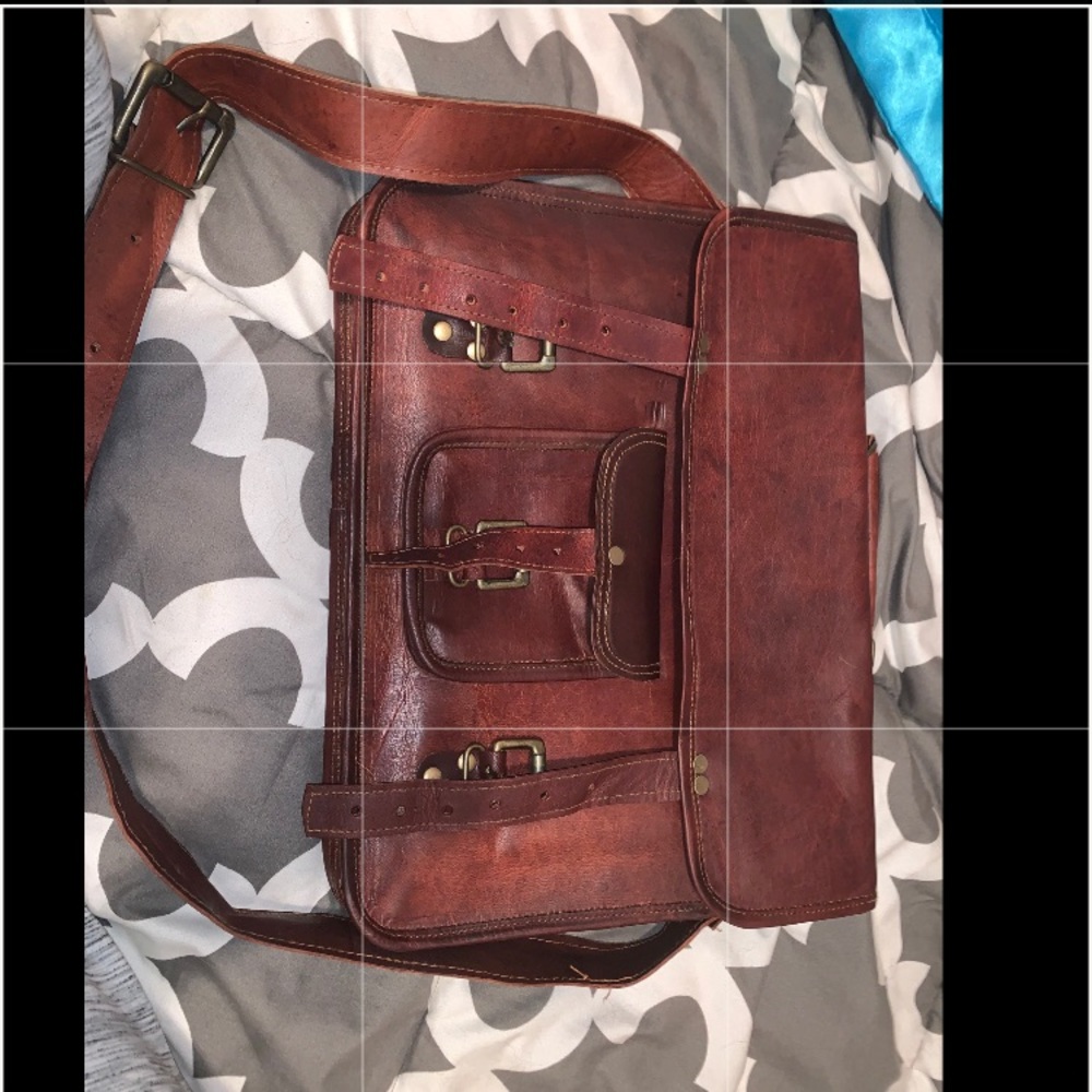 VINTAGE LEATHER MESSENGER BAG!!